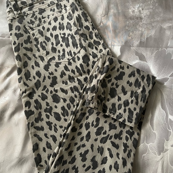 Too small.  No wear.  Never worn. - Picture 3 of 6